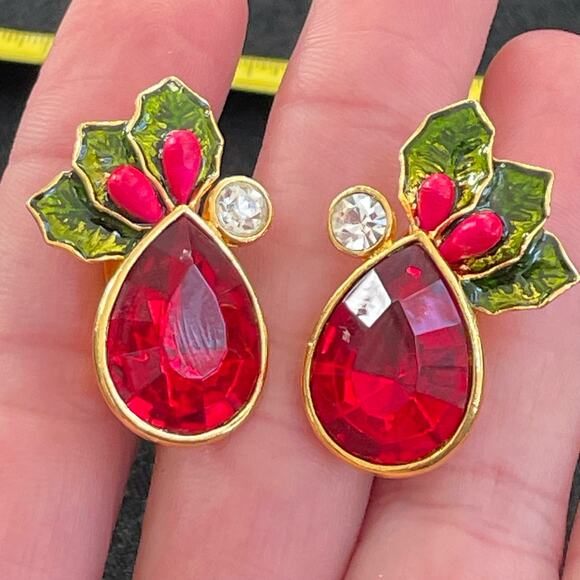 Vintage Avon Clip On Earrings Ruby Red Teardrop Green Enamel Holly Berry - Picture 1 of 13